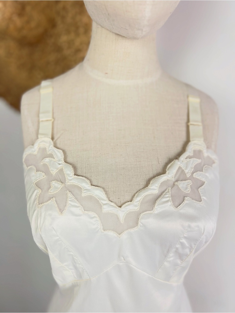 HEART Embroidered 50’s Sheer White Adjustable Full Slip Dress Women Intimates 34